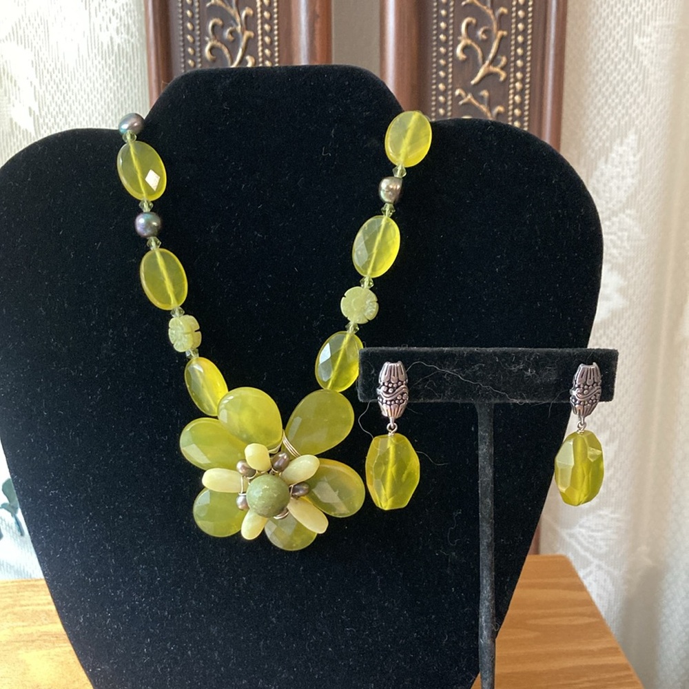 Artisan Green Necklace and matching earrings, Elegant Design - Picture 8 of 8